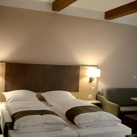 Hana Hotell 2*
