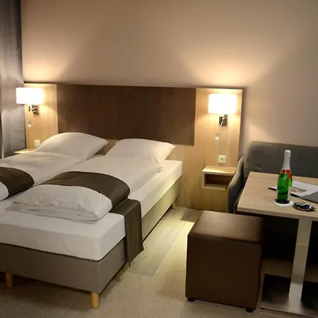 Hana Hotell 2*